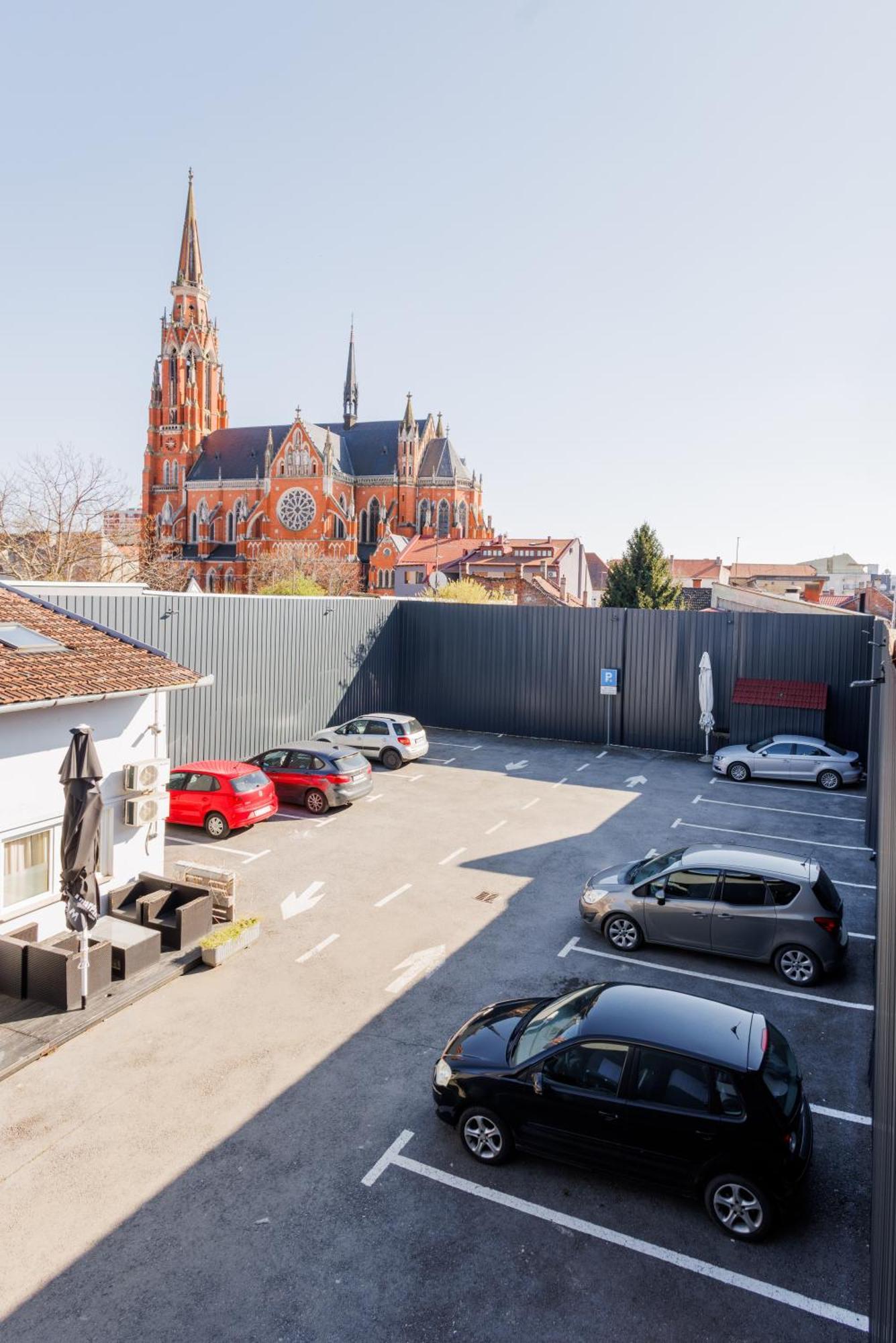 Pansion Strossmayer Osijek Exteriör bild